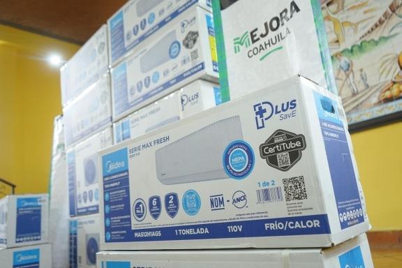 Programa Mejora Coahuila brinda apoyo con minisplits en Arteaga