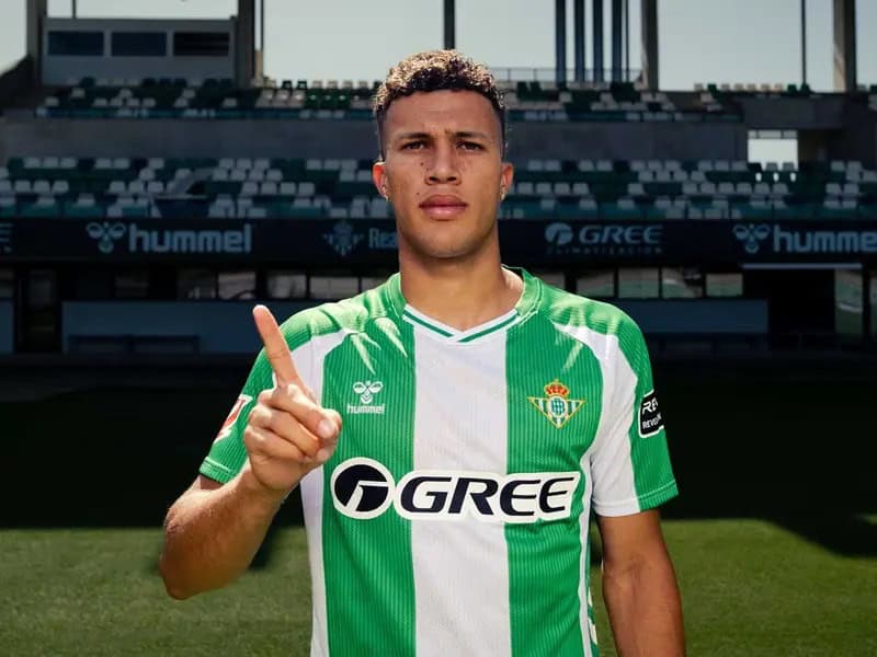 INFIEL: Nelson Deossa deja Rayados y es presentado por el Betis al ritmo de Coldplay