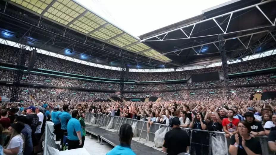 Fan fallece en concierto de Oasis en estadio Wembley