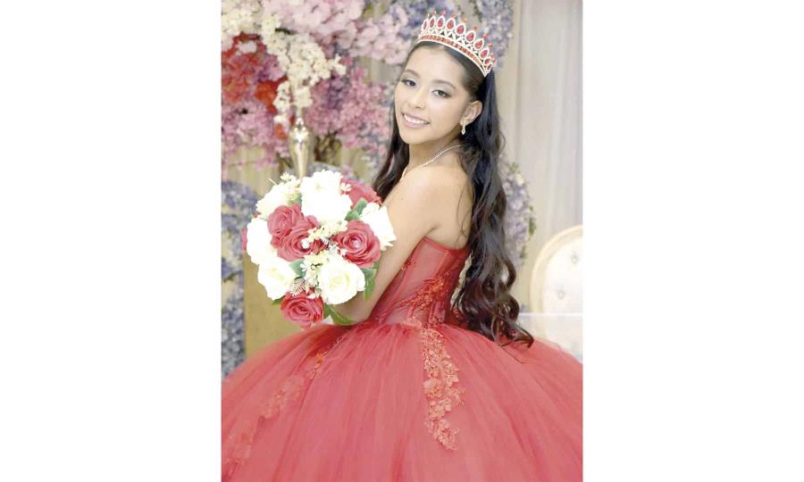 Natalia Nájera Sánchez celebra XV aniversario con misa y cena-baile