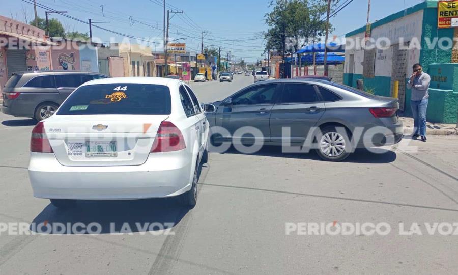 Conductor Causa Colisión en Monclova: Daños Materiales en Vehículos