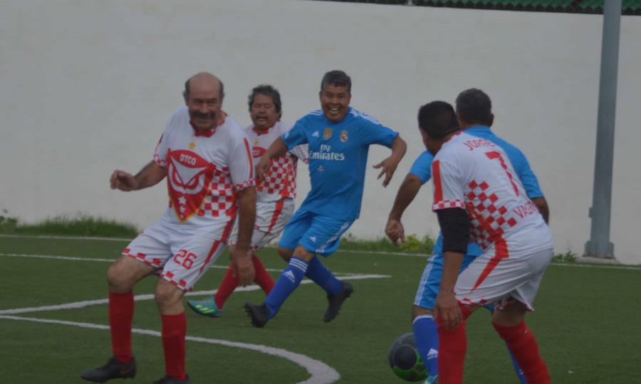 Colonia Borja recibe a Colonia Obrera en la Liga Fútbol Master-Oro