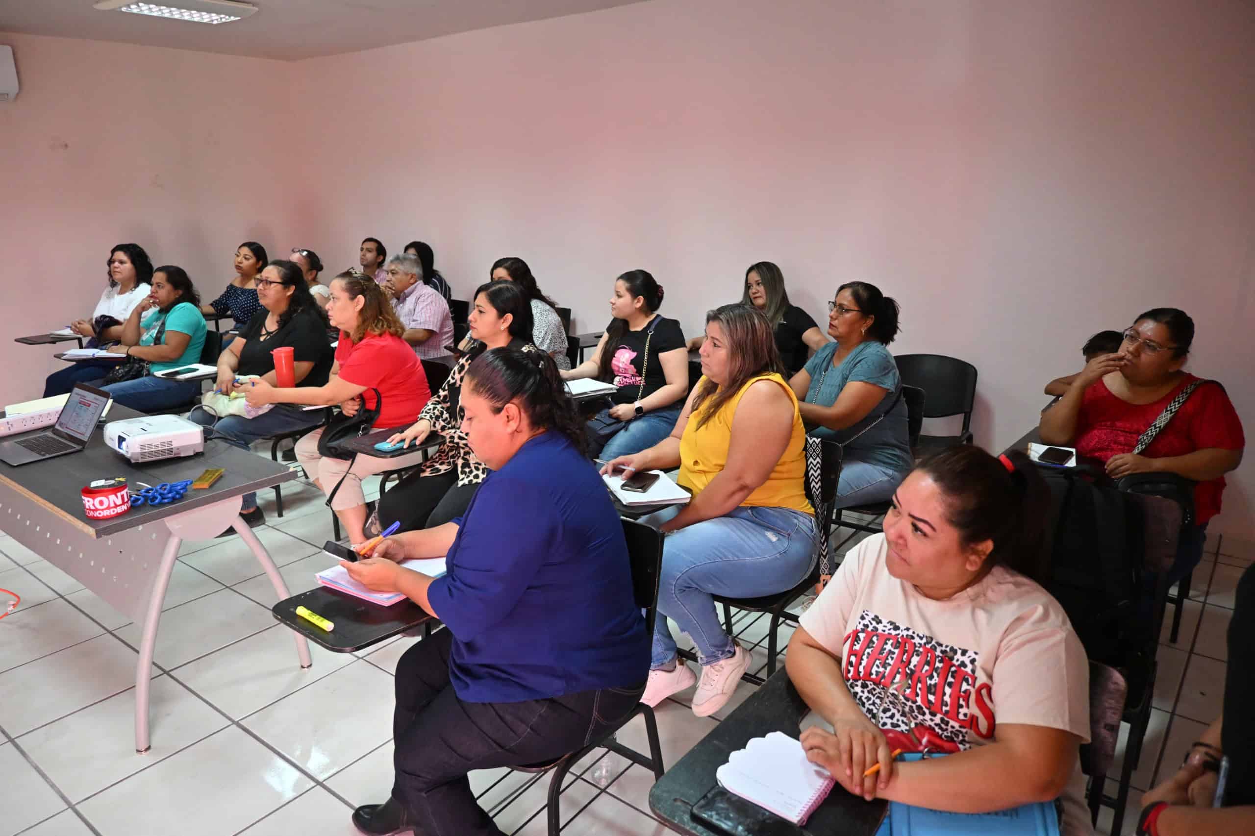 Alcaldesa Sari Pérez Inicia Curso de Marketing y Promoción en Frontera