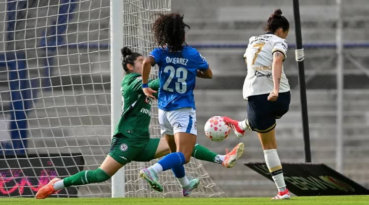 Pumas Femenil derrota a Cruz Azul en el Estadio Olímpico Universitario