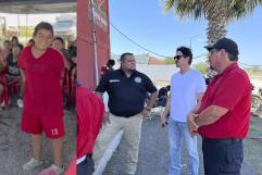 Actor Jorge A. Jiménez sorprende a niños del campamento Jr. en Zaragoza