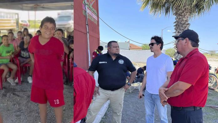 Actor Jorge A. Jiménez sorprende a niños del campamento Jr. en Zaragoza