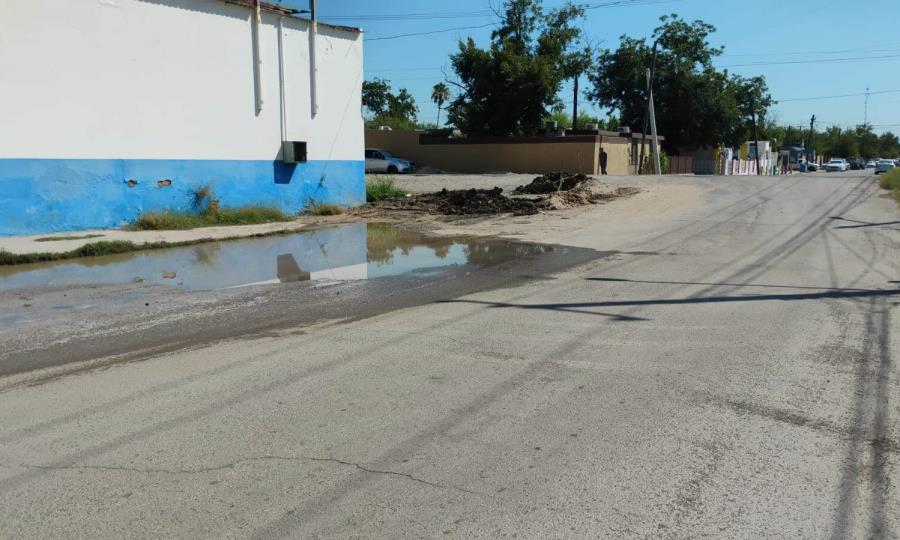 Colapso de drenaje en Sabinas alerta a vecinos