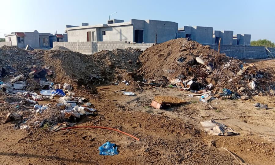 Vecinos de Vista Hermosa denuncian obstrucción en calle Río Nazas