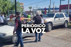 En estacionamiento de Mamá Lucha  estampa Tsuru  en camioneta
