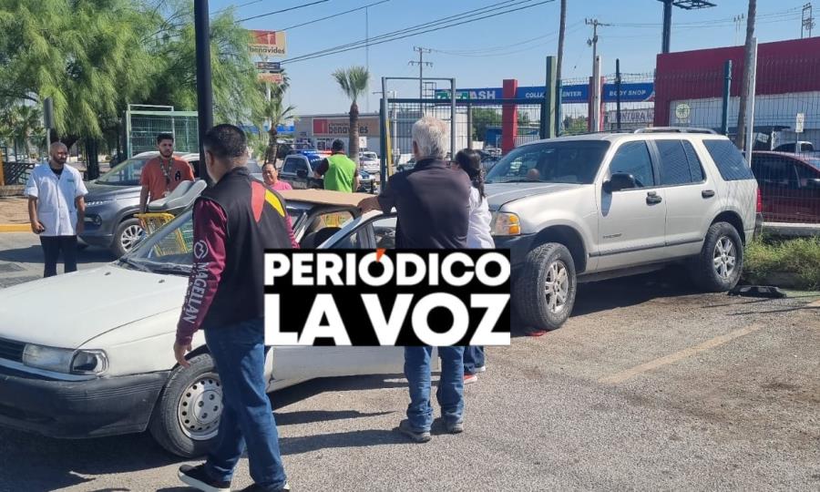 En estacionamiento de Mamá Lucha  estampa Tsuru  en camioneta
