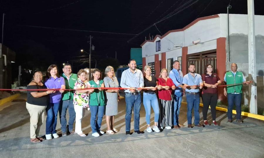 Alcalde de Monclova mejora vialidad con pavimentación de calle Apóstol Pedro