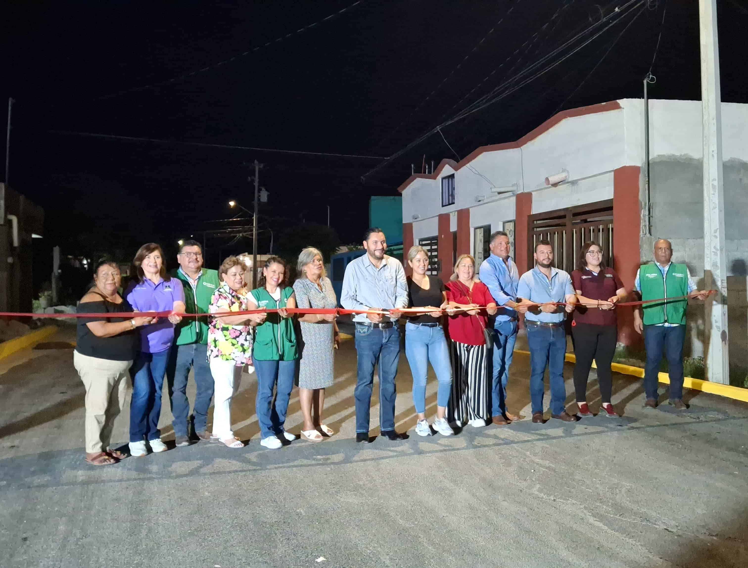 Alcalde de Monclova mejora vialidad con pavimentación de calle Apóstol Pedro