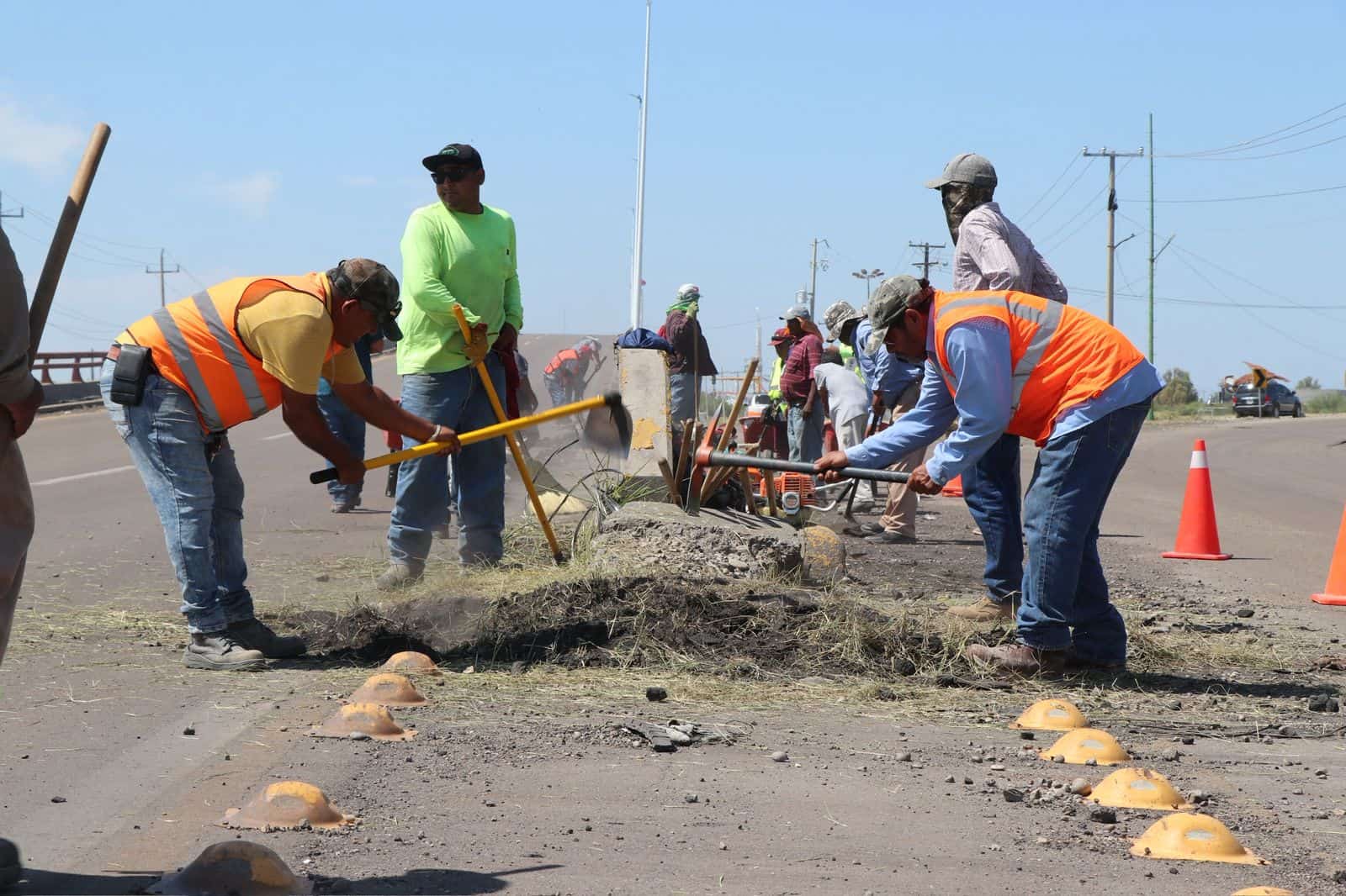 Avances en San Juan de Sabinas: Alcalde supervisa mejoras en infraestructura
