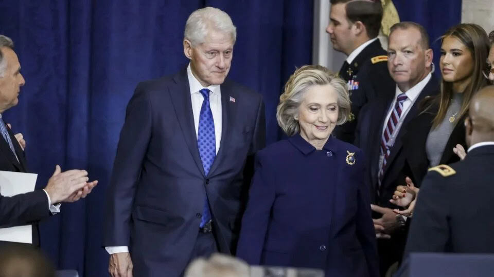 Citaciones del Congreso a Clinton y exfuncionarios FBI en investigación sobre caso Epstein