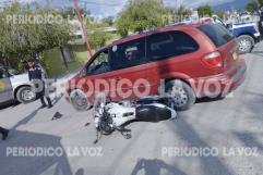 Responsable de choque entre van y motociclista identificado