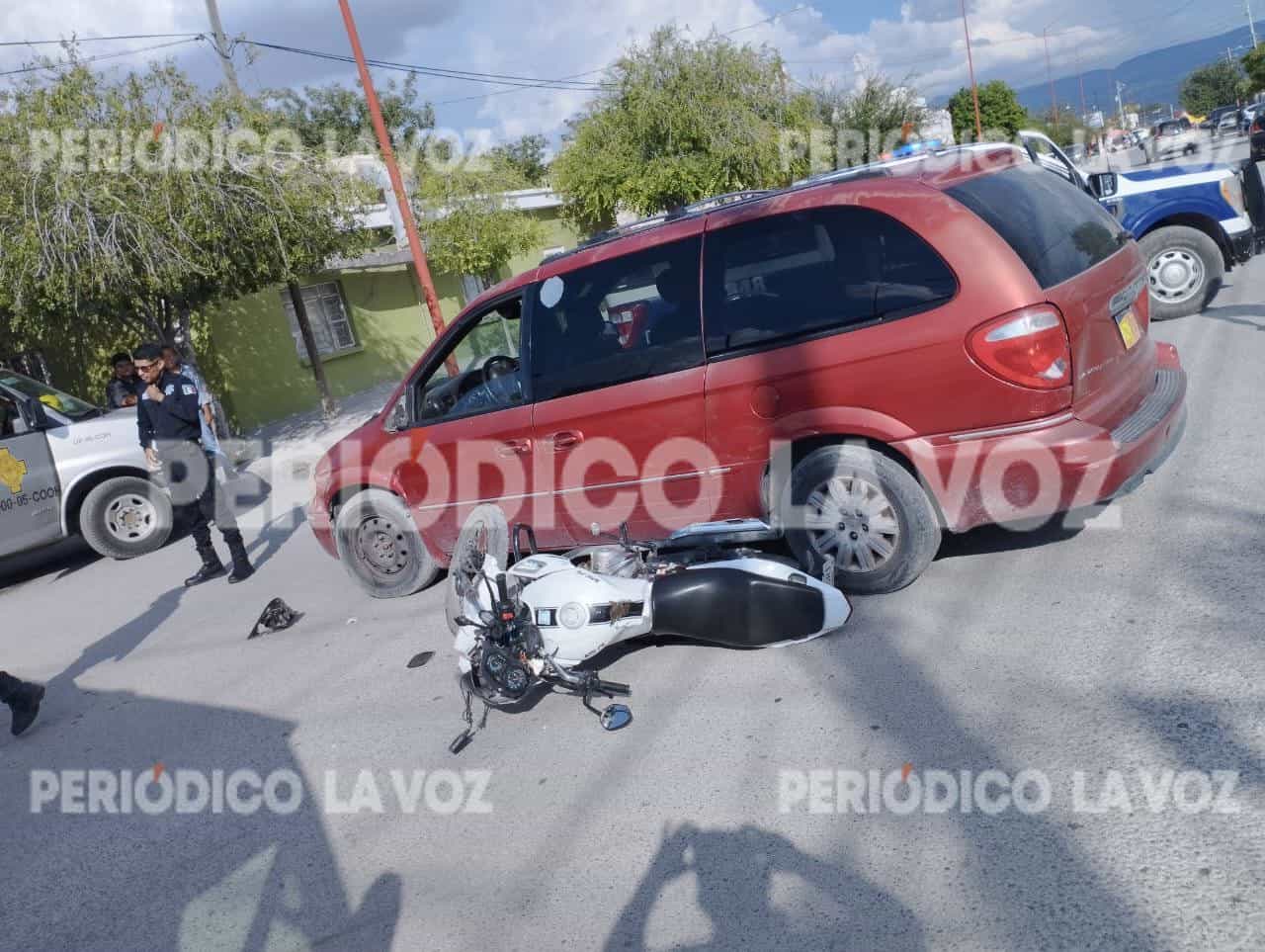 Responsable de choque entre van y motociclista identificado