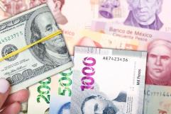 Devaluación del peso mexicano frente al dólar preocupa a inversionistas