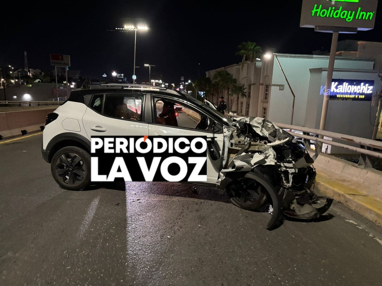 Mujer ebria choca contra patrulla estatal en Monclova