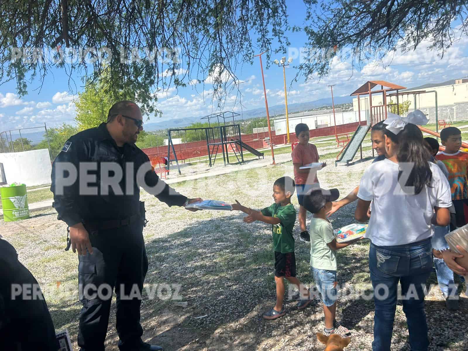 Regalan Tránsitos útiles en Castaños a niños de la California