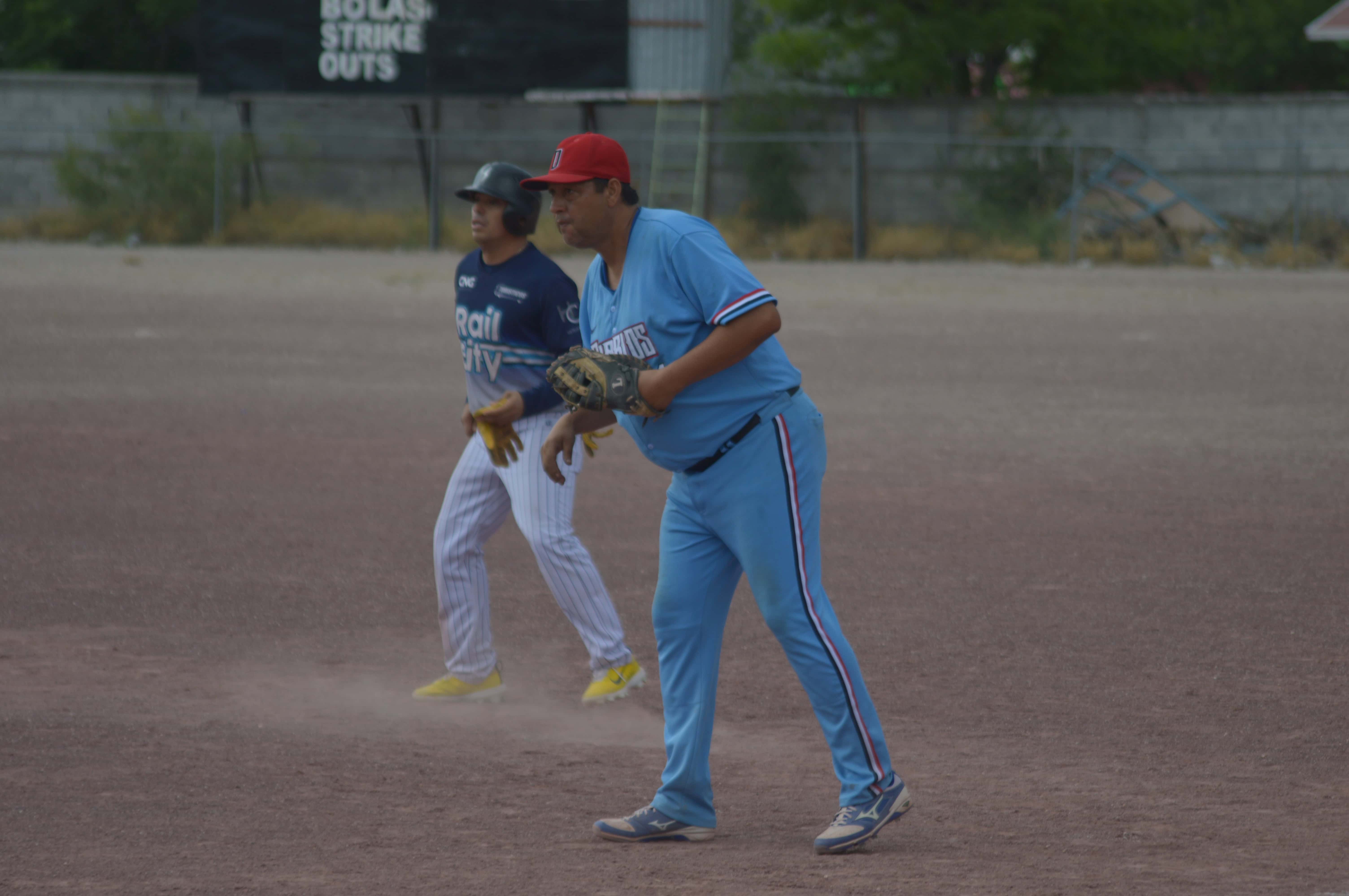 Arranca la Liga de Béisbol de 40 años con emocionante jornada inaugural