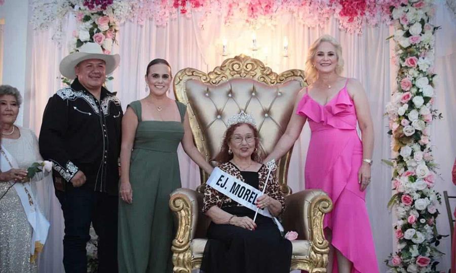 Emotiva coronación de la Reina del Adulto Mayor en Múzquiz