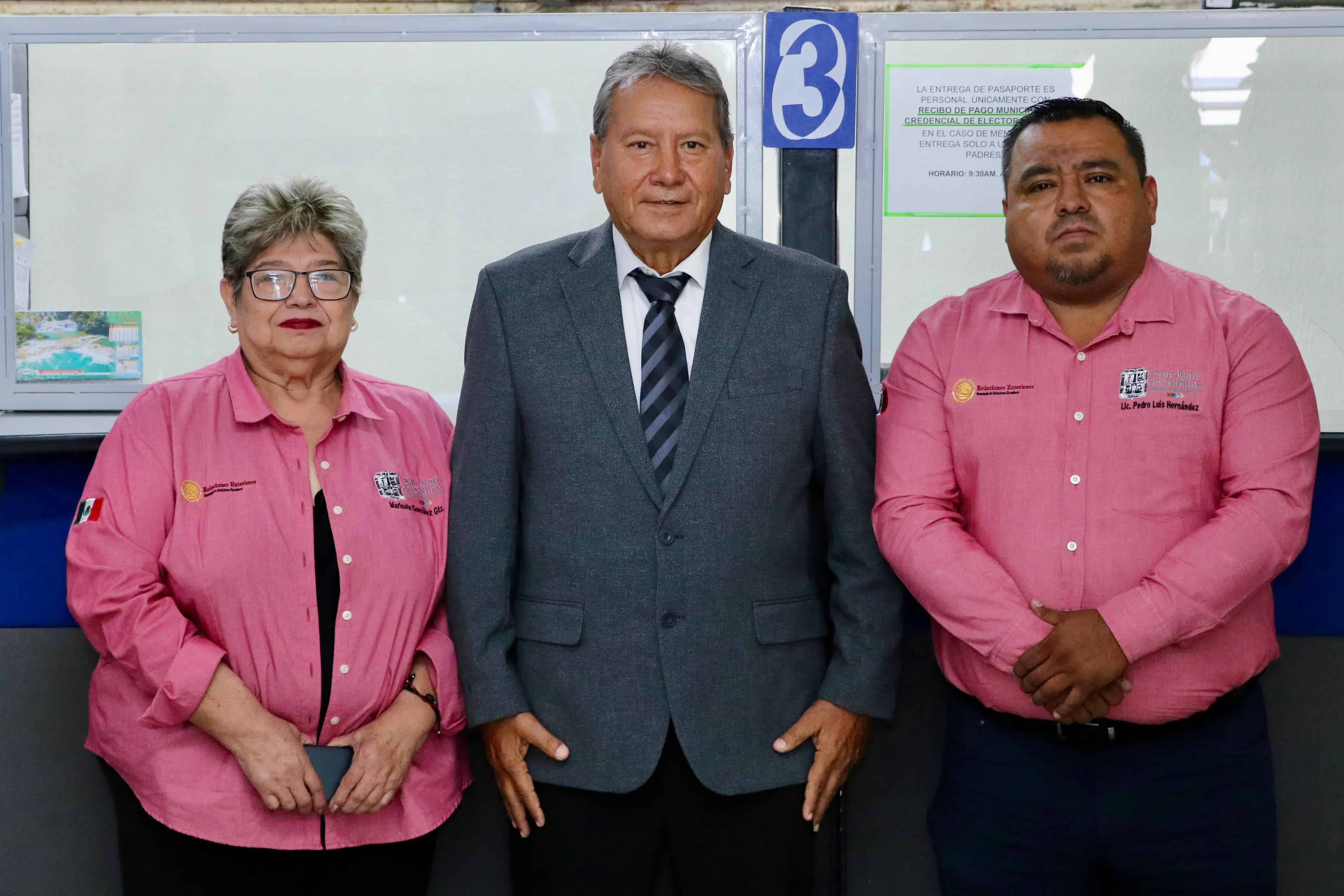 Presidente municipal de San Juan de Sabinas supervisa eficiencia en Oficina de Enlace de la SRE