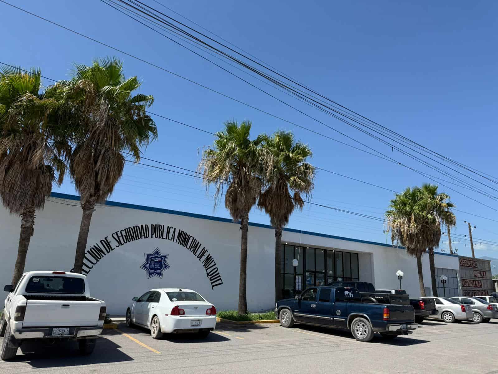 Albañil denuncia robo de cartera y televisión en Melchor Múzquiz
