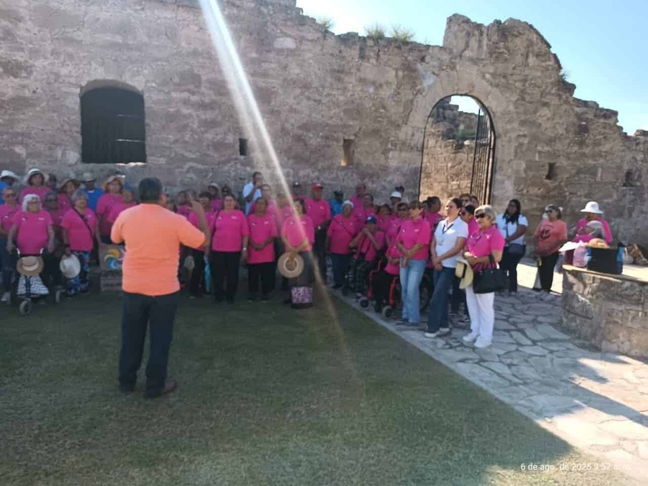 Adultos mayores de Zaragoza disfrutan jornada de historia y alegría en Guerrero