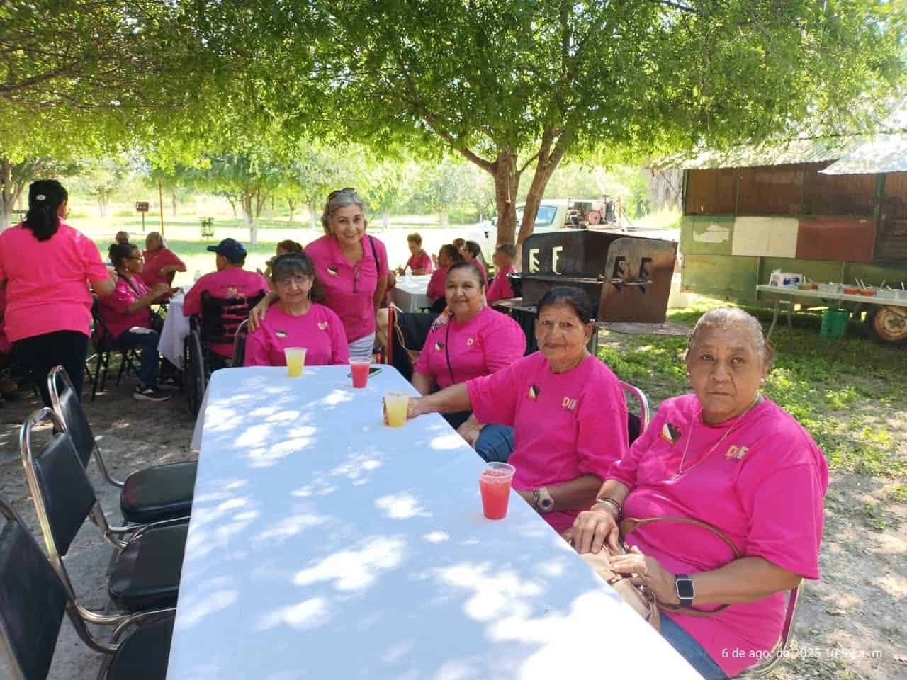 Adultos mayores de Zaragoza disfrutan jornada de historia y alegría en Guerrero