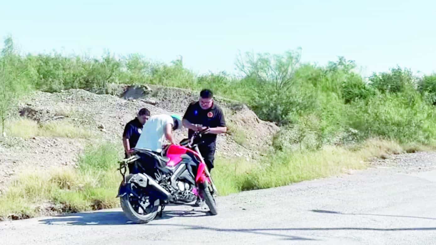 Joven motociclista resulta herido tras choque en avenida Sabinal