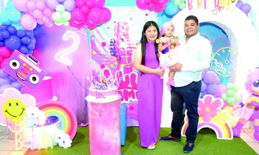 Meredith Sánchez Olveda Celebra 2 Años con Fiesta Especial