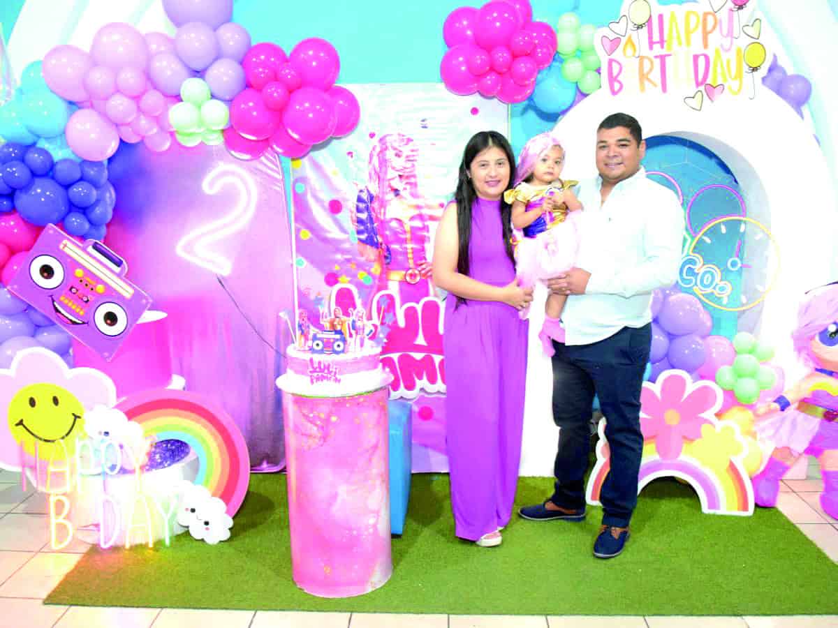 Meredith Sánchez Olveda Celebra 2 Años con Fiesta Especial