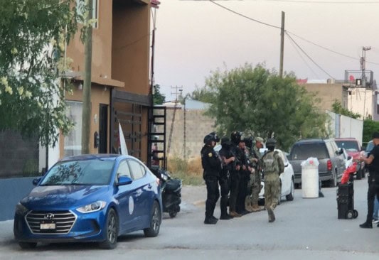Catean viviendas y quinta en operativo antidrogas; detienen a dos mujeres
