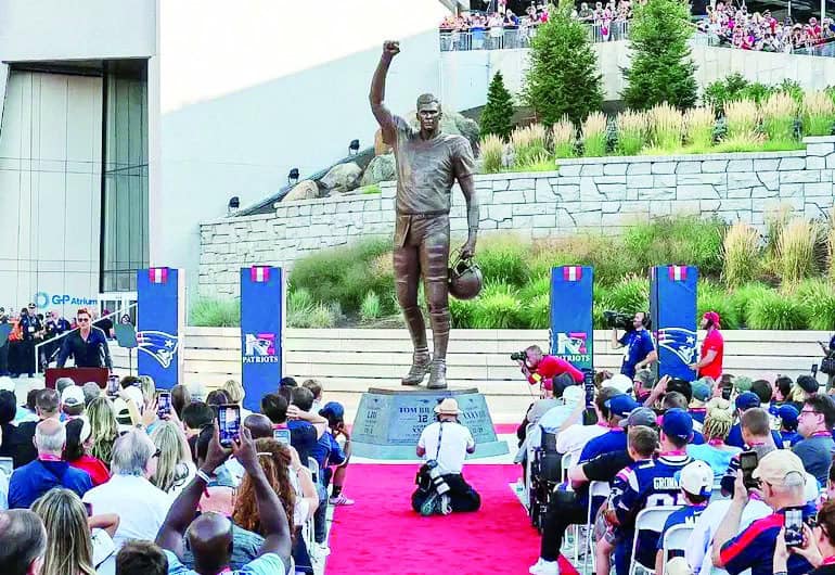 Jeff Buccacio crea escultura de Tom Brady en Patriots