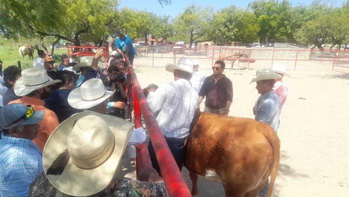 Llevan inteligencia artificial y drones al campo en Acuña