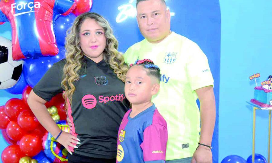 Emotiva Fiesta en Azul Grana para Eithan García