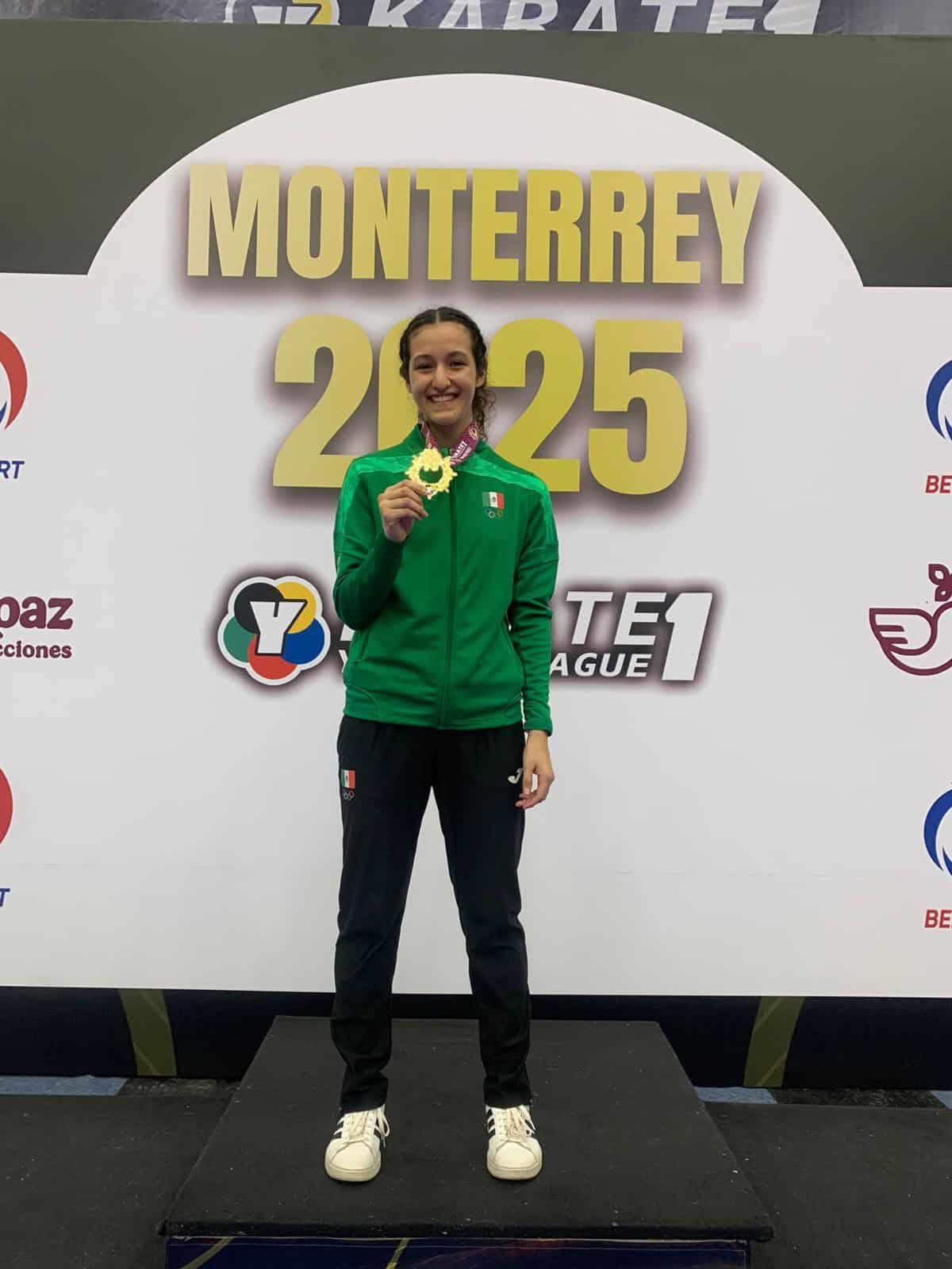 Ana Victoria Muñoz Saucedo brilla con medalla de oro en competencia de karate