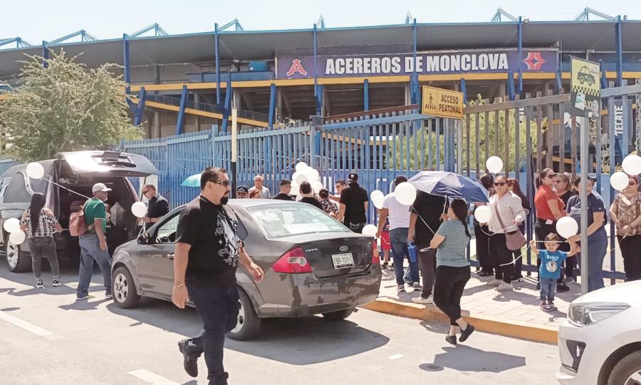Emotivo homenaje a Yessica Valdez en el estadio de los Acereros