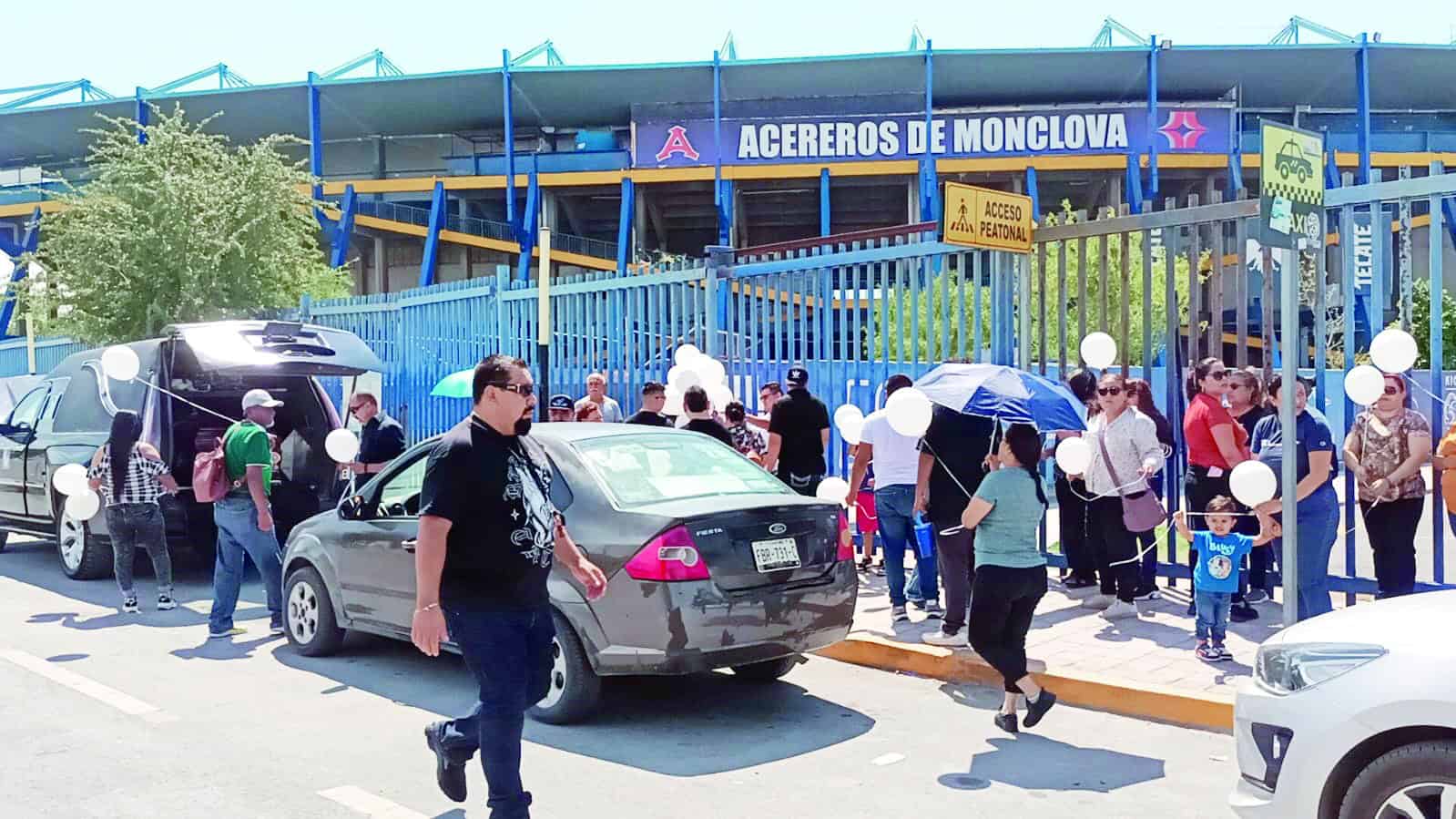 Emotivo homenaje a Yessica Valdez en el estadio de los Acereros