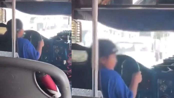 Graban a niño conduciendo microbús con pasajeros en Durango: el papá lo dejó manejar