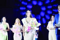 Alcaldesa Laura Jiménez felicita a la nueva Reina de la Feria de Múzquiz