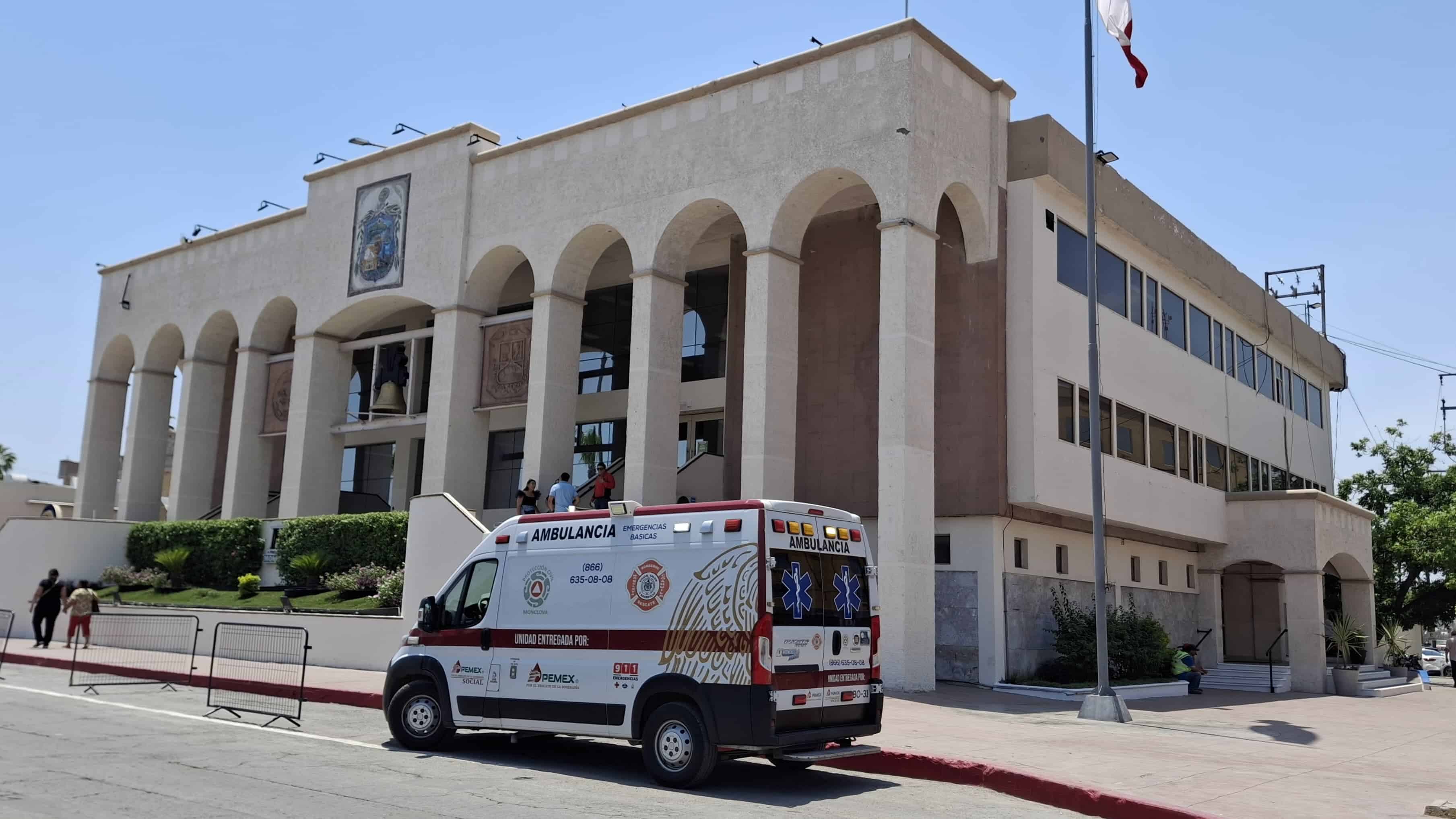 Personal paramédico de Protección Civil Monclova listo para emergencias por calor