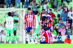 Chivas de Gabriel Milito regalan penales en Apertura 2025