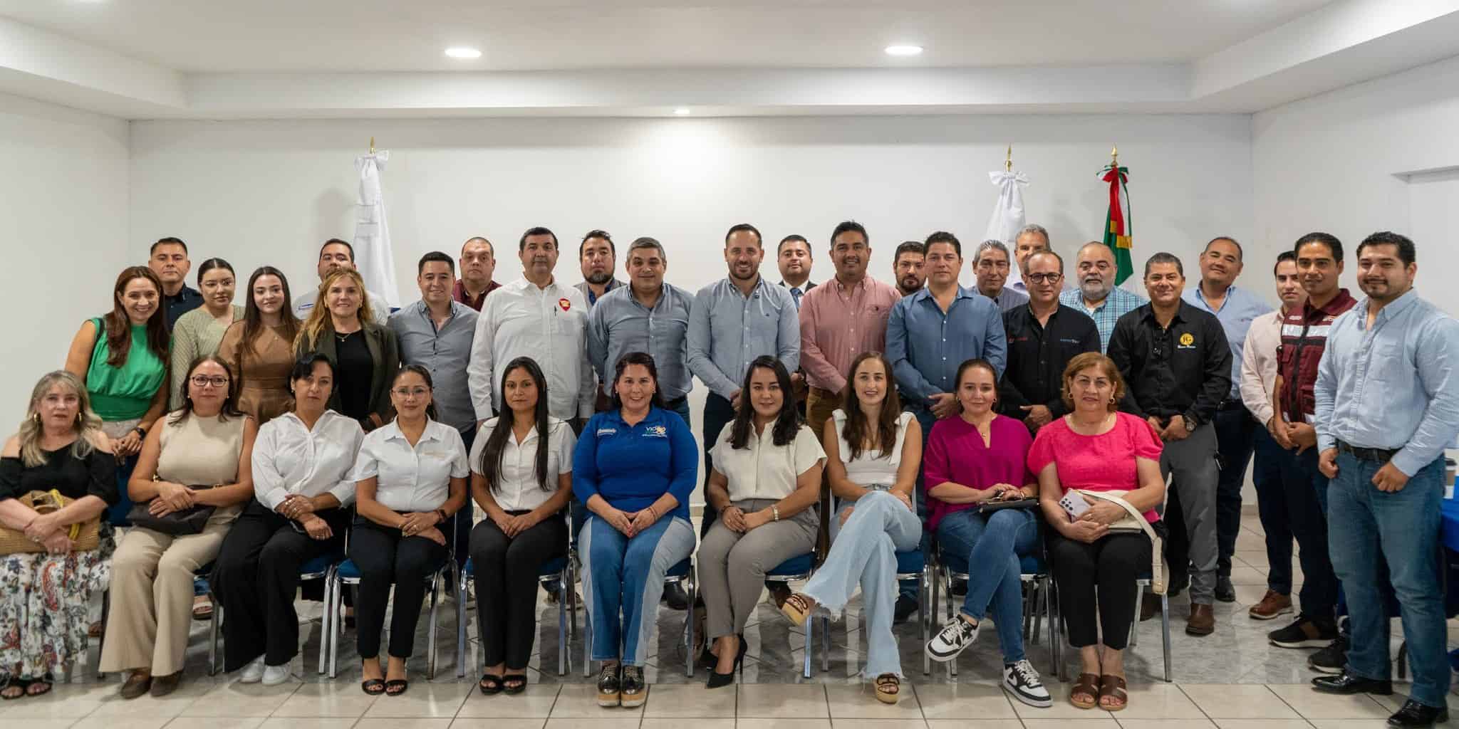 Comerciantes de Piedras Negras reclaman seguridad, luz y bacheo a la autoridad local