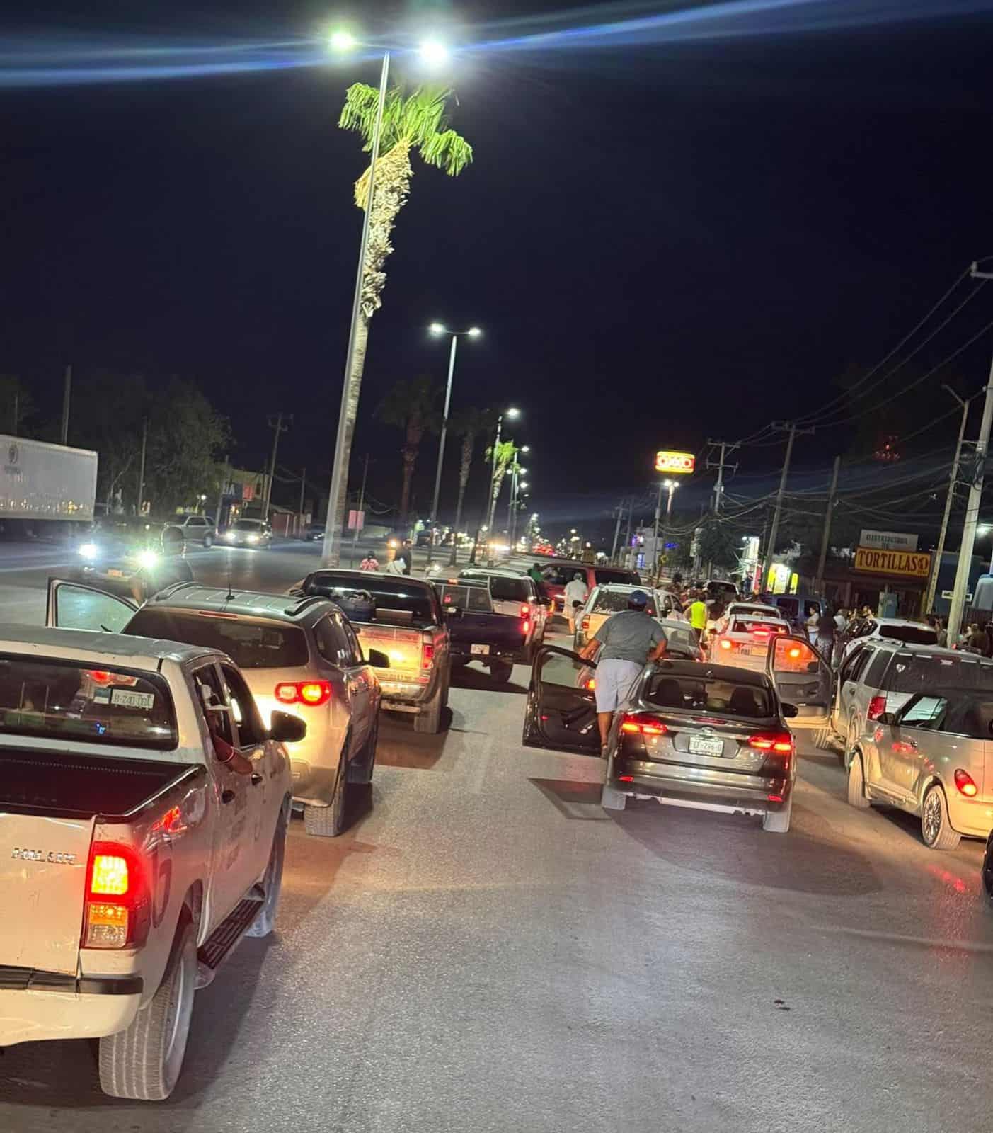 Vecinos de Santa Teresa bloquean vialidad en protesta por apagones