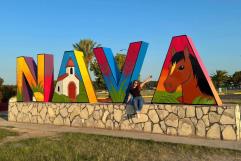 Renuevan letras monumentales de Nava con arte local