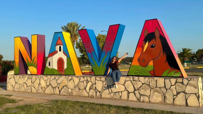 Renuevan letras monumentales de Nava con arte local