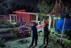 Jóvenes irrumpen con camioneta en vivienda y provocan crisis a propietaria