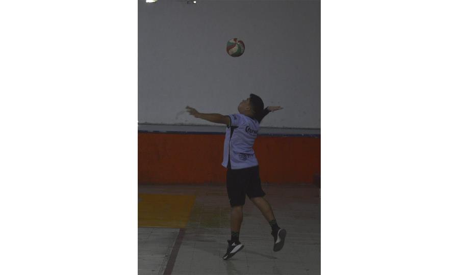 Vaqueros domina a Los Peña en voleibol masculino