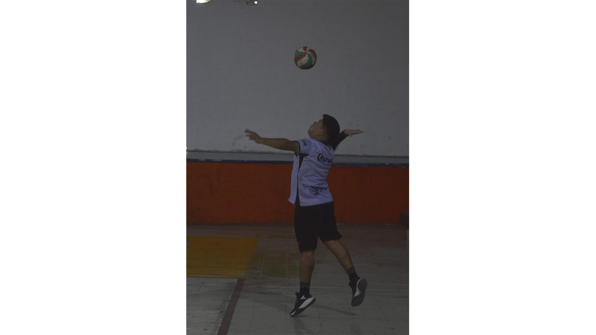 Vaqueros domina a Los Peña en voleibol masculino